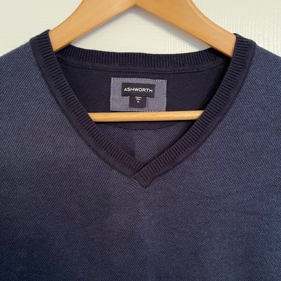 Ashworth V-Neck Sweater - Medium - Picture 3 of 4